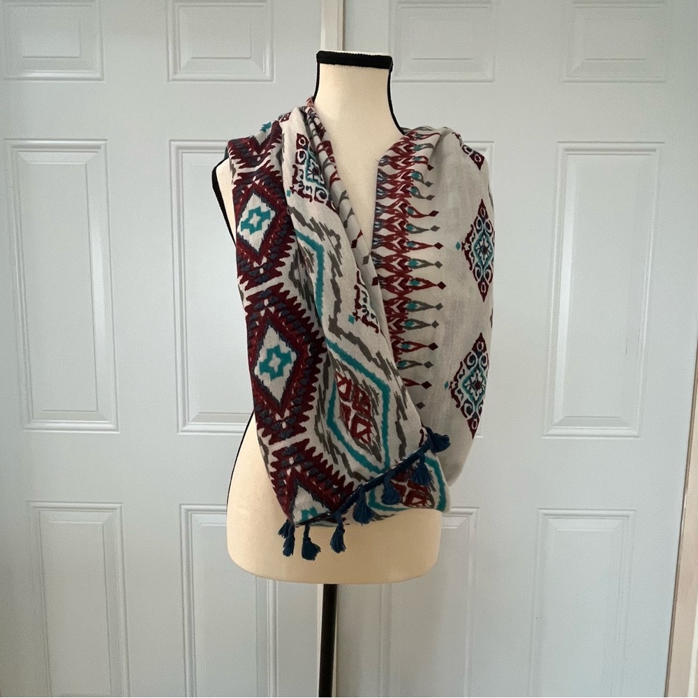American‎ Eagle Bohemian Patterned Scarf with Tassels